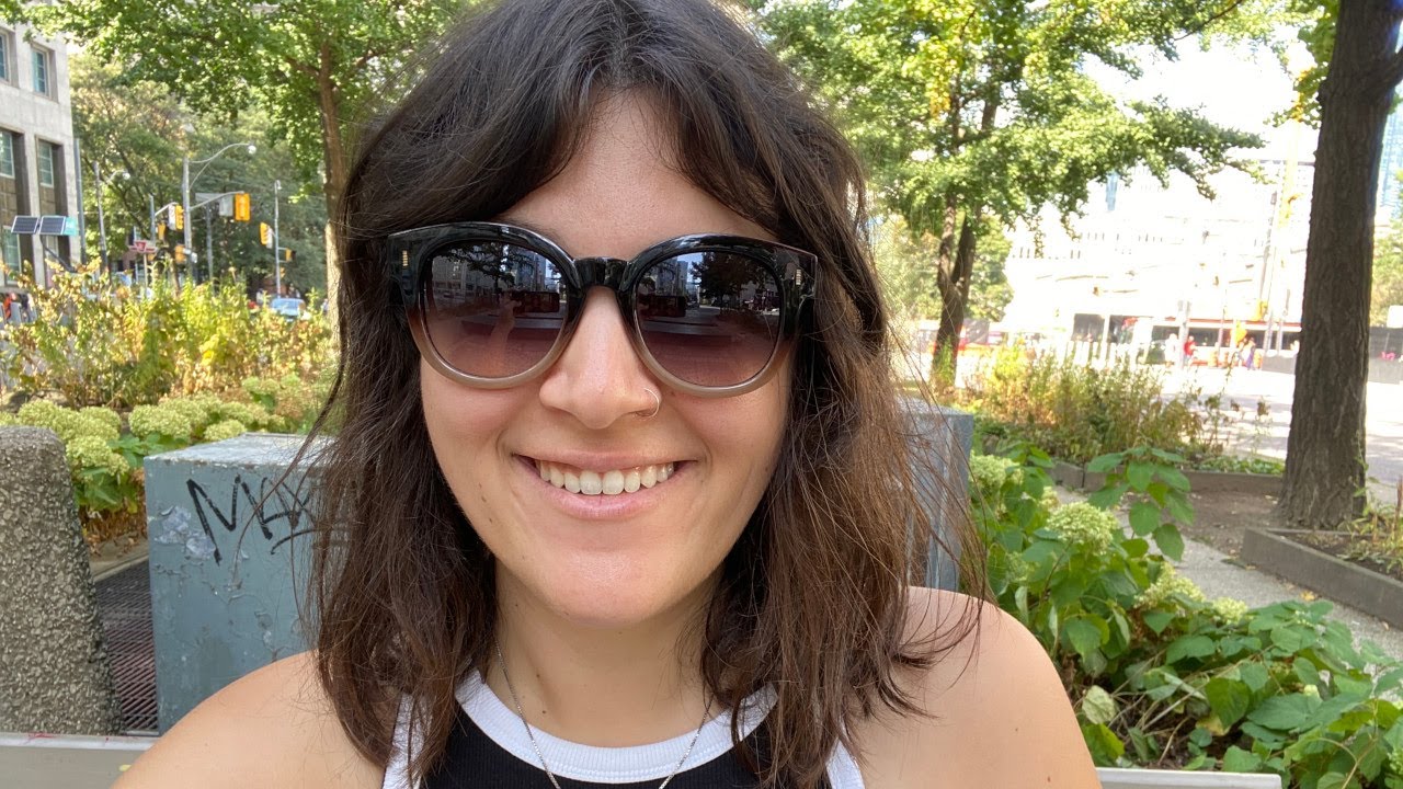 Toronto LIVE: Sunday Afternoon Stroll