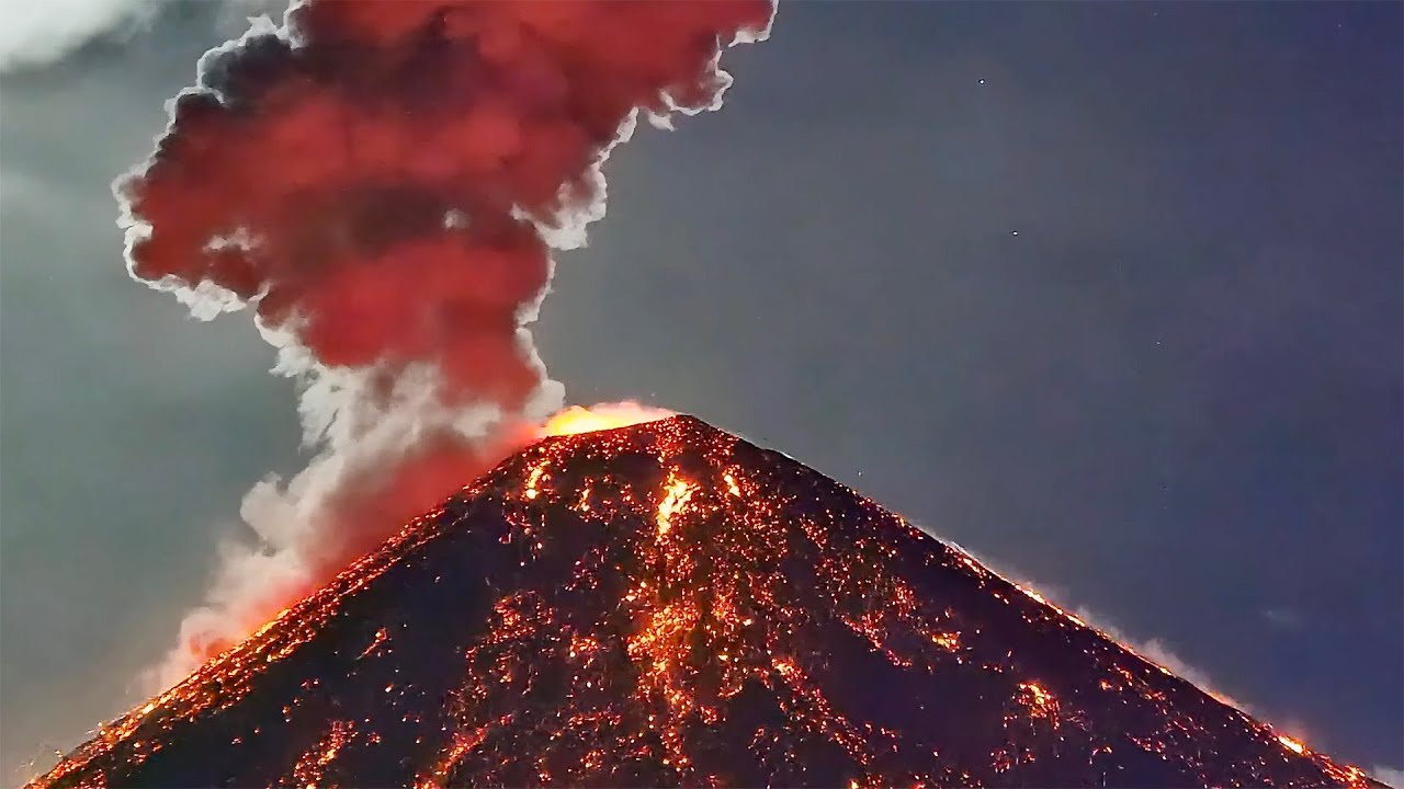Shockwave Hits Camera 26s After Fuego Volcano Erupts (Dec 31, 2025)
