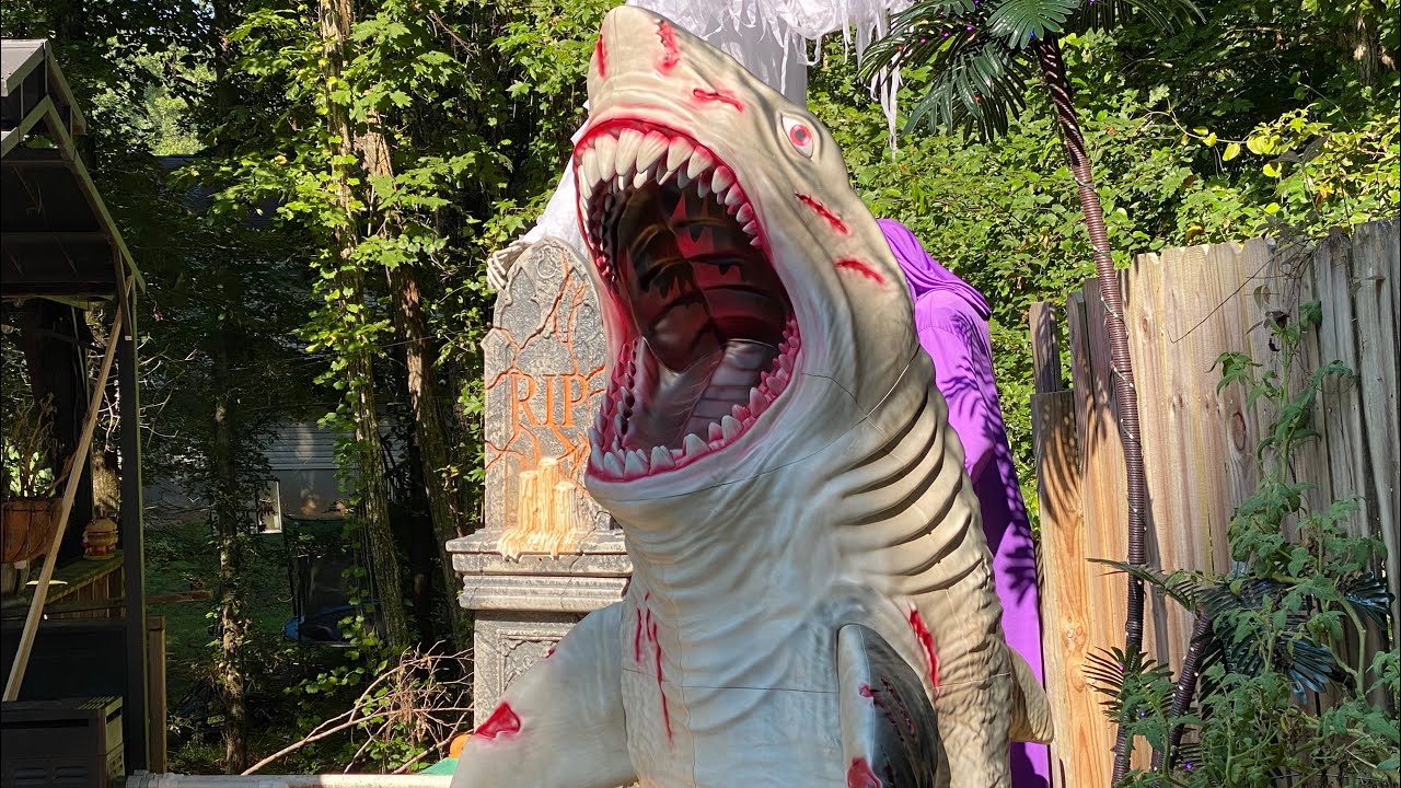 Home Depot Halloween 2025 7 Foot LED Megalodon Decoration Review!