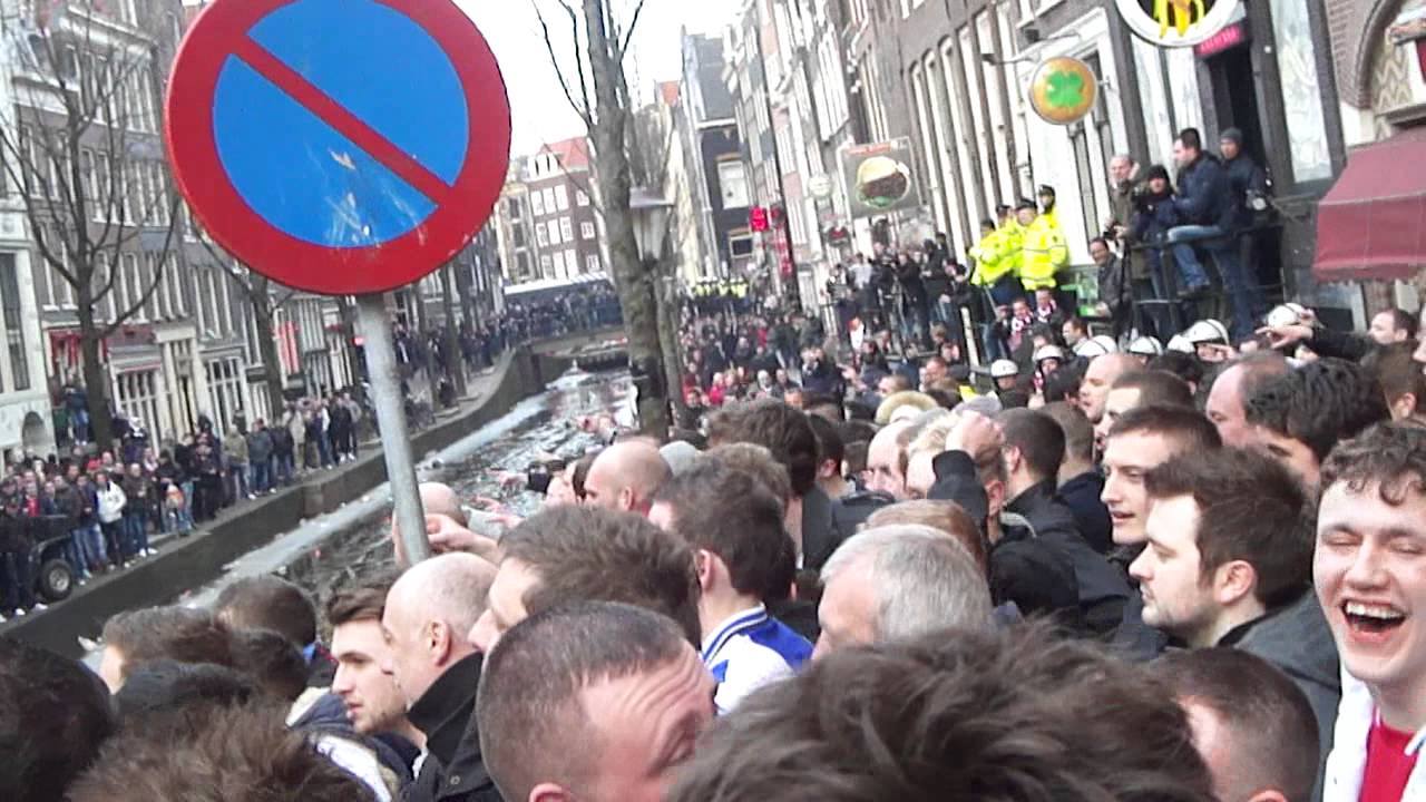 Man Utd fans vs Ajax fans