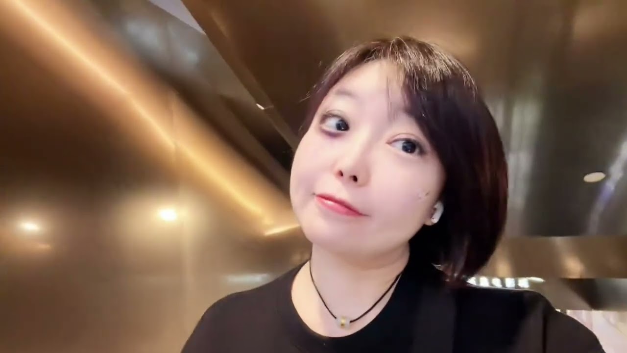 44岁单身vlog｜ 看电影《即兴谋杀》首映礼，吃了砂锅菜、菜团子、羊肉泡馍～#vlog日常 #电影即兴谋杀 #今天吃啥 #万圣节妆容