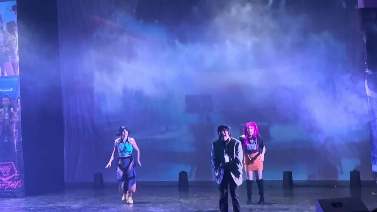 Cuando rumí no podía cantar, en el teatro 