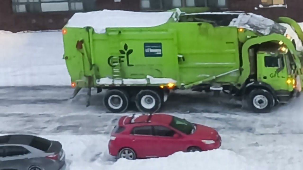 GFL Toronto Picking Up 2 Garbage bin at Apartment 2350 it Came around 7:42AM