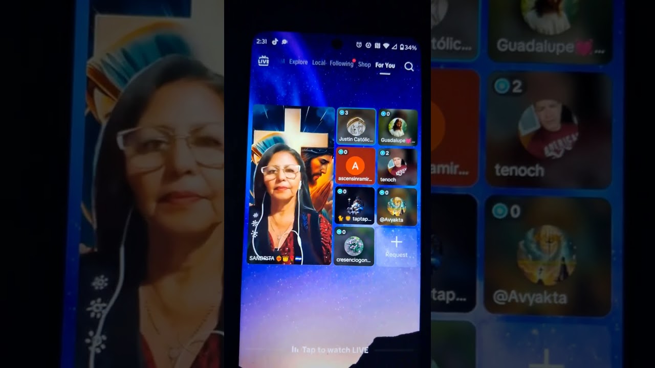 Sandrita explica que ez venerar y adorar.