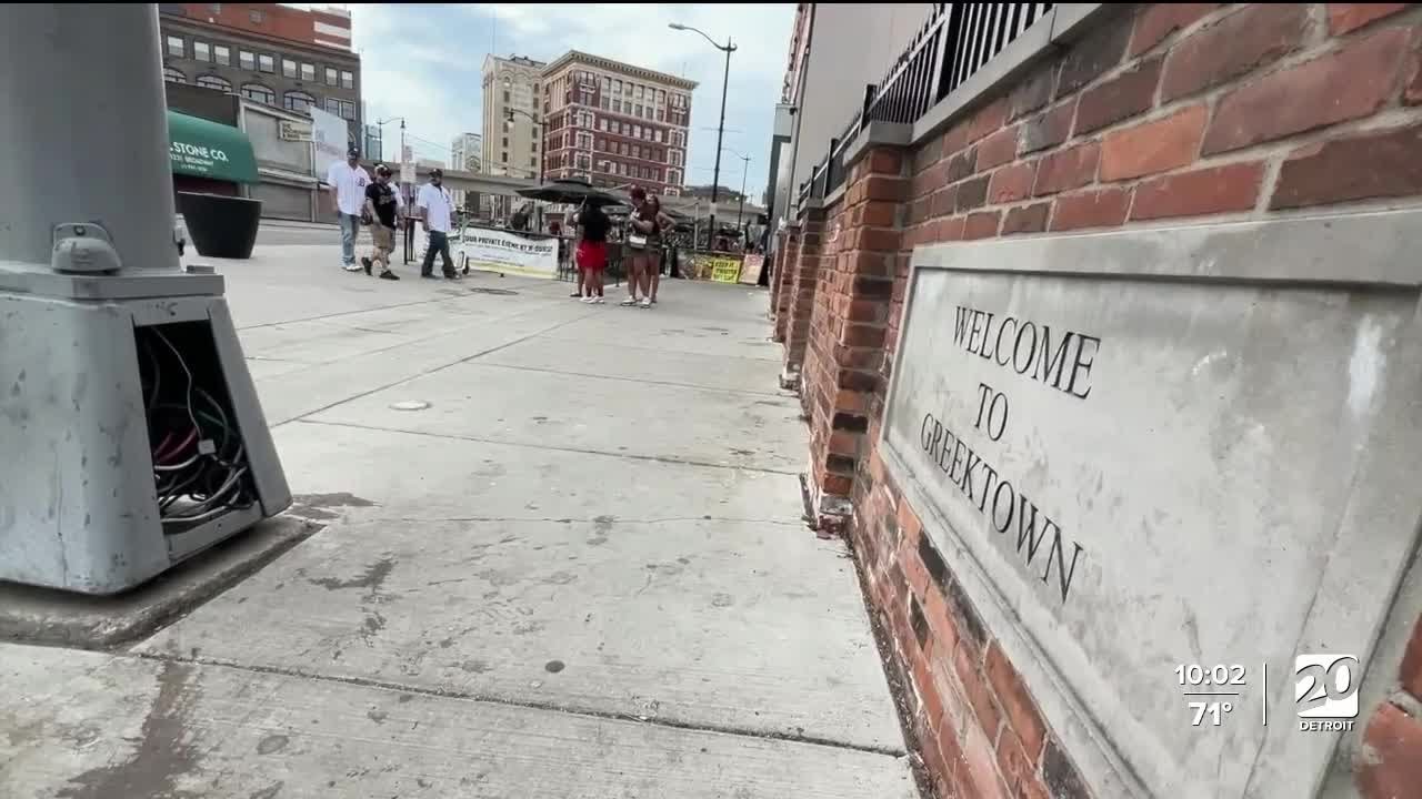 3 people shot and 1 dead in Downtown Detroit because someone 