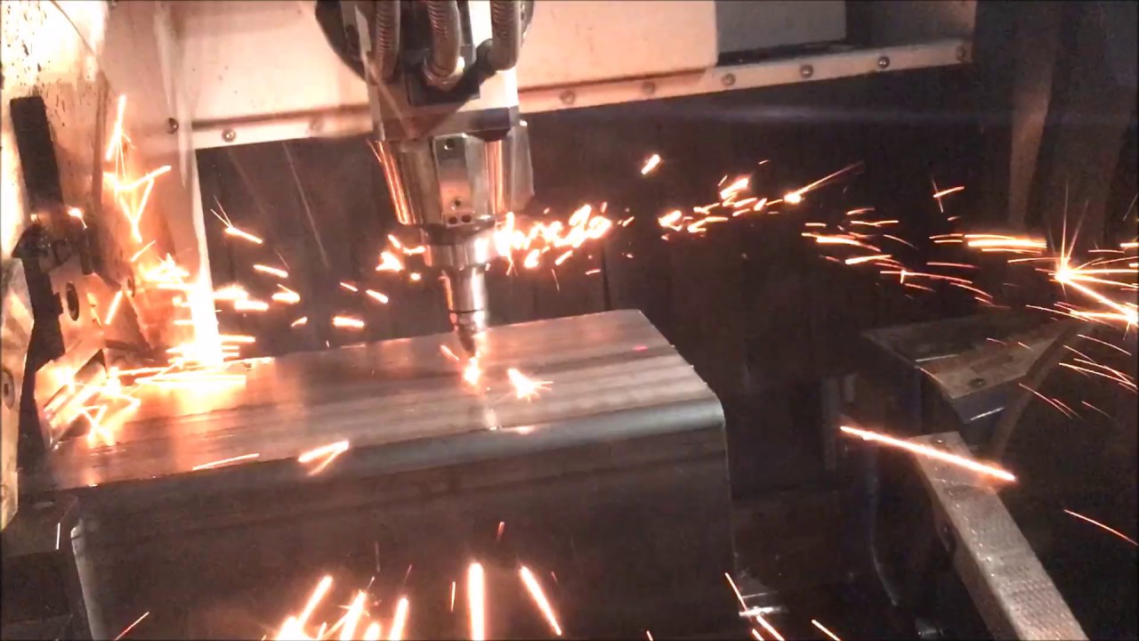 Unser Profillaser in Aktion bei Schr&auml;gschnitt und Senkungen
