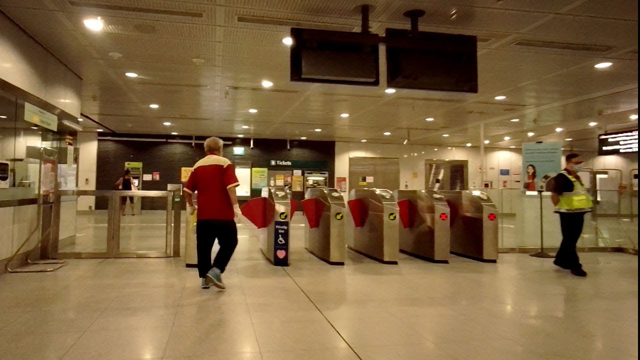 Singapore MRT ride from Buona Vista to Farrer Road train station