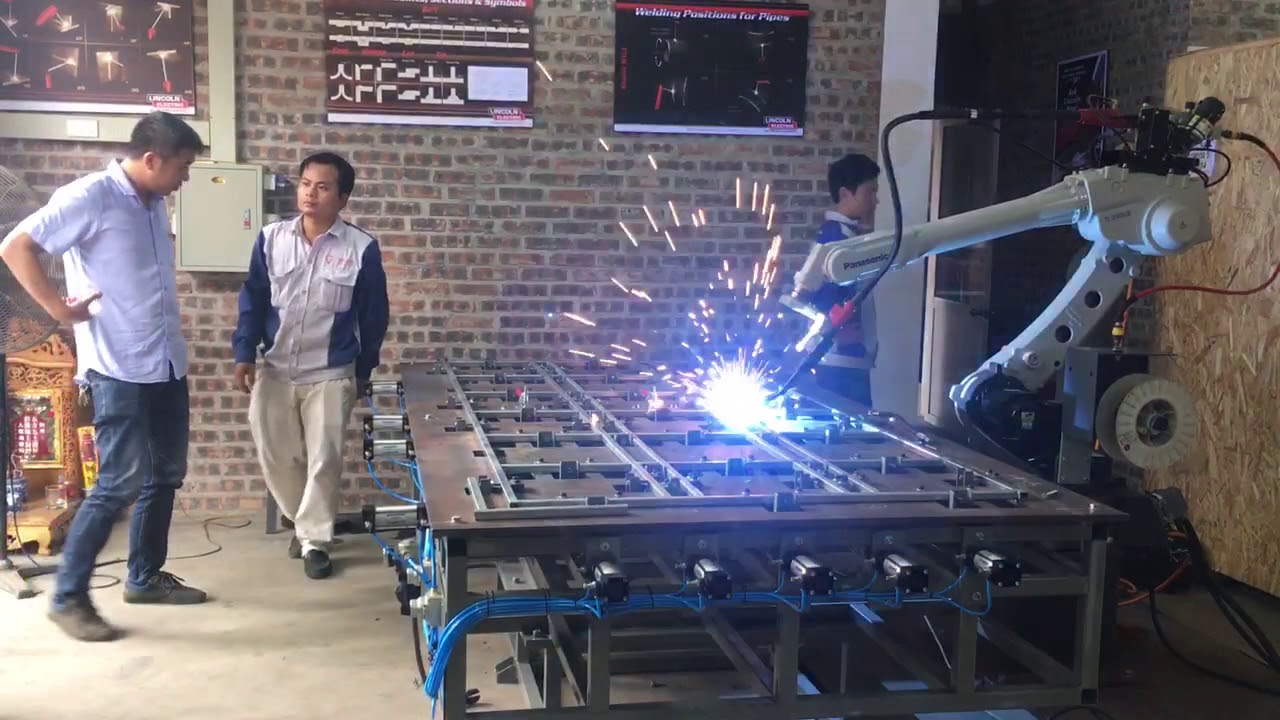 Robot hàn weldtec của hãng panasonic
