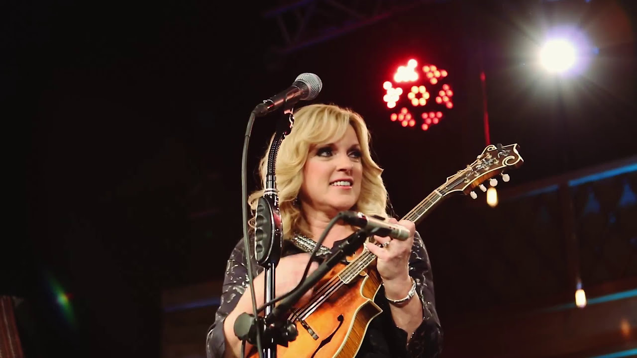 Rhonda Vincent & The Rage - Muleskinner Blues (Live)