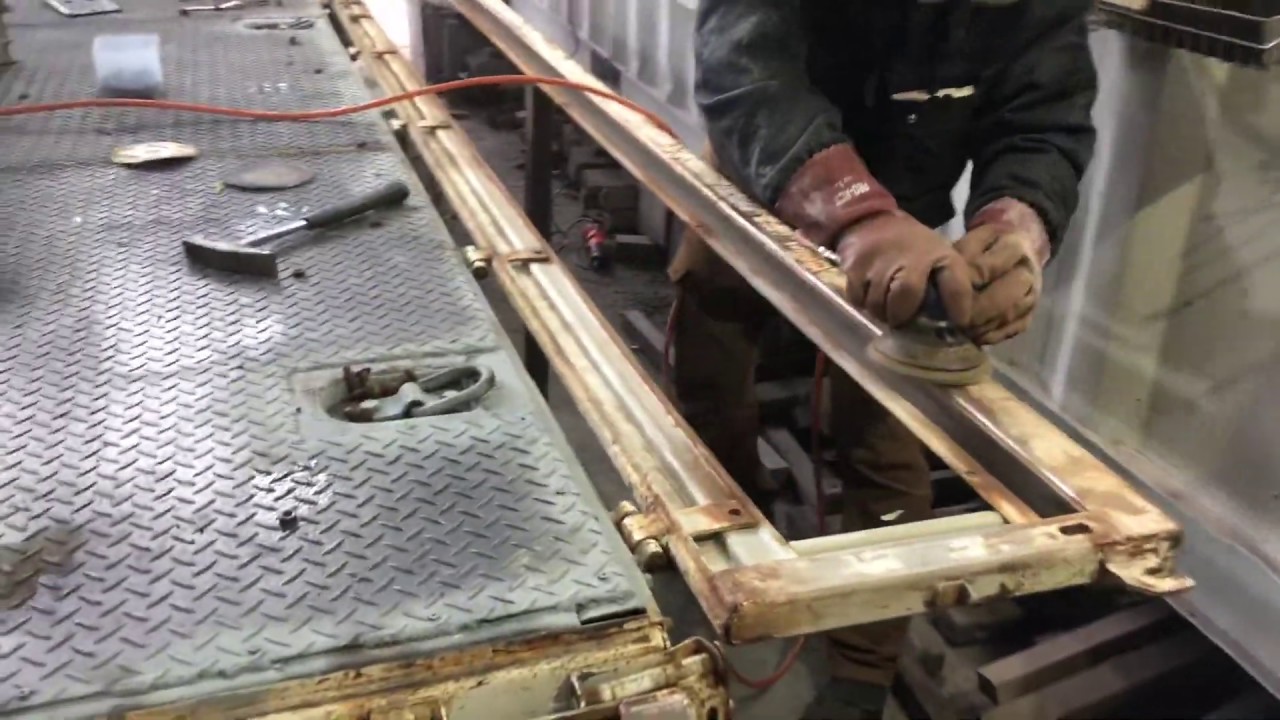 平ボディトラックの荷台のアオリを取り外し、研磨してからきれいに組み直します、この様にするとサビ、腐食から影響を受けなくなり長持ちします！トラック架装大阪　TRUCK123　トラック123