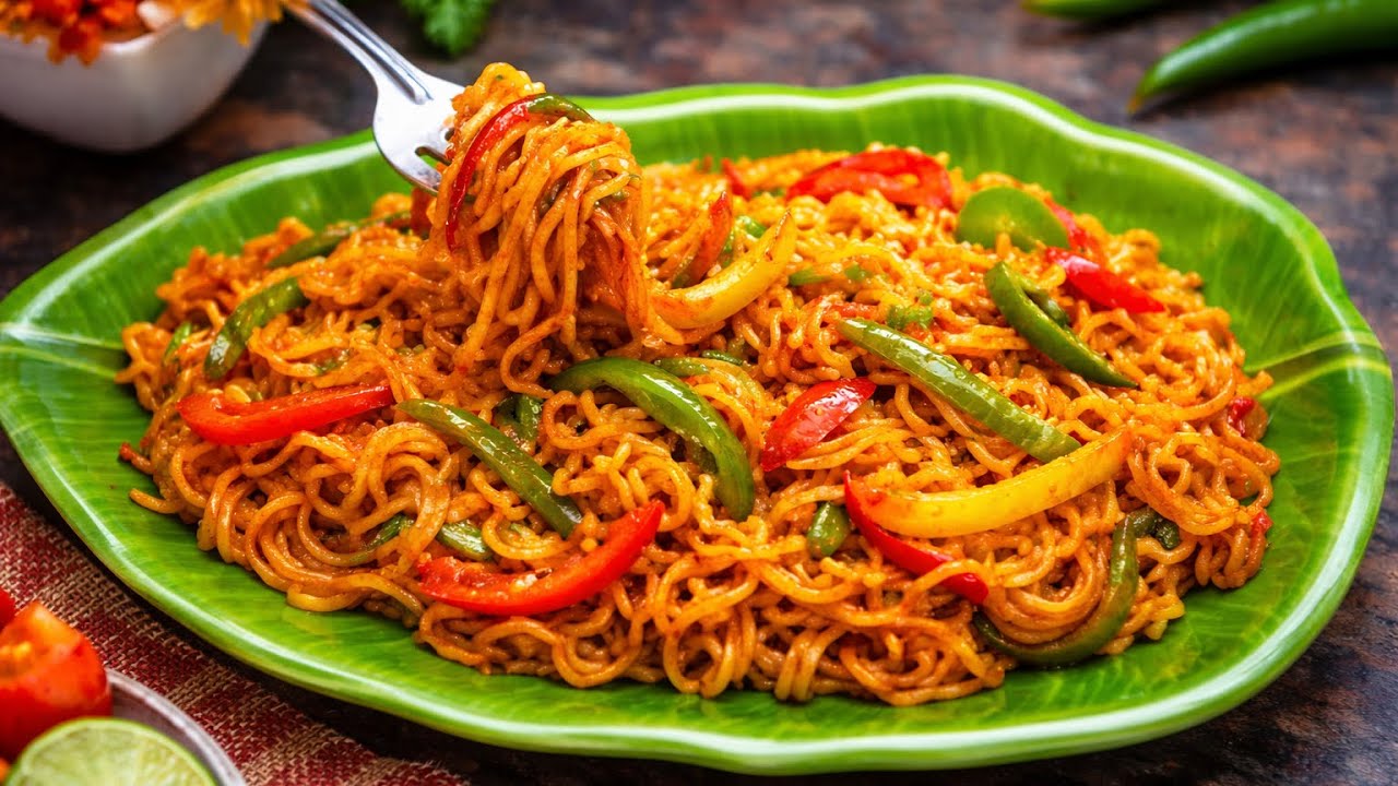 Masala Maggi | उँगलियाँ चाटने को मजबूर हो जाएंगे जब ऐसी स्ट्रीट स्टाइल मैगी बनाएंगे- Maggi Recipe
