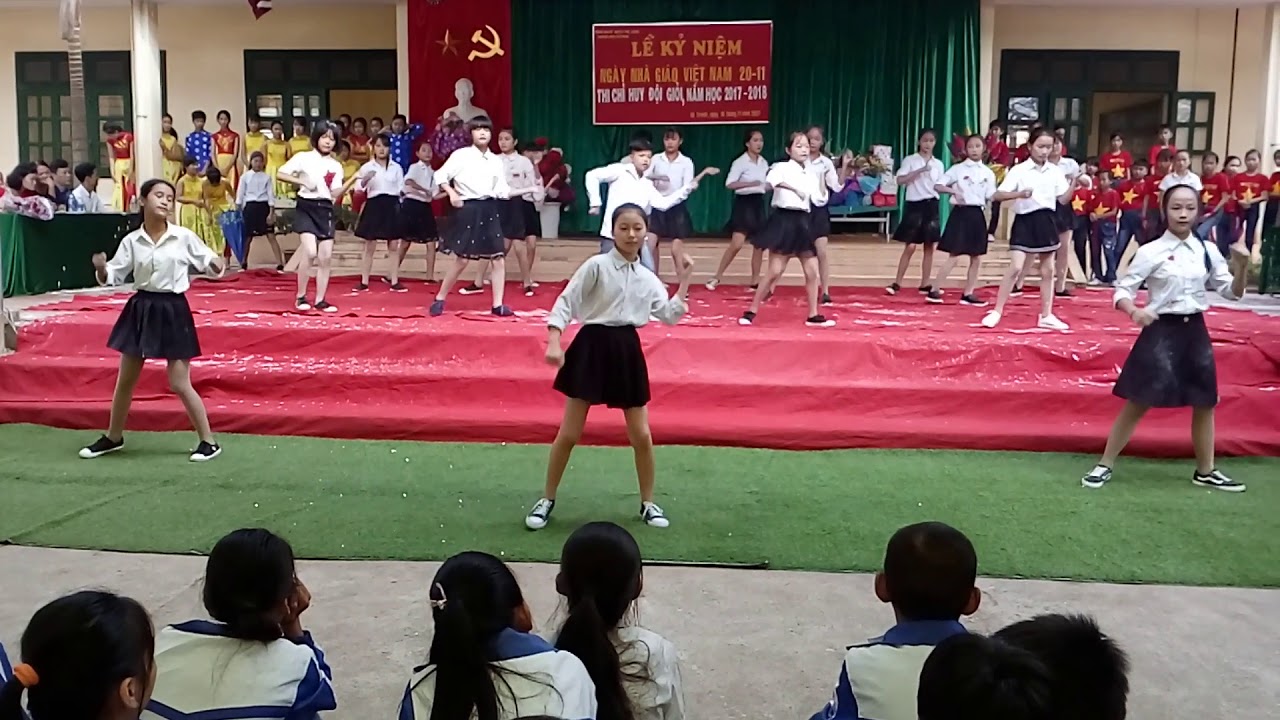 Tiết mục chào mừng ngày 20/11/2017 của học sinh lớp 7 trường THCS Vô Tranh