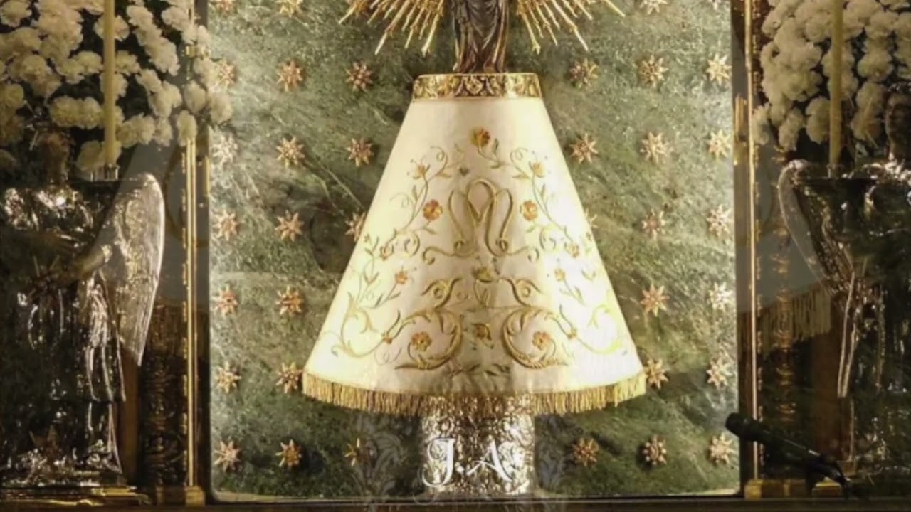Descripción técnica del manto que luce la Virgen del Pilar  el dia 28 enero