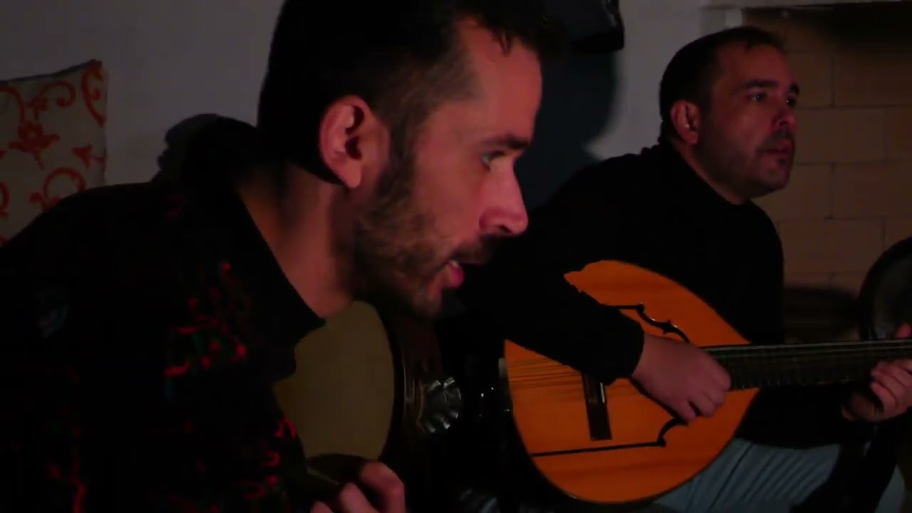 EL GATO CON JOTAS, KOLORAO FERNÁNDEZ Y PABLO GARRO. Ensayo a la luz de la hoguera.