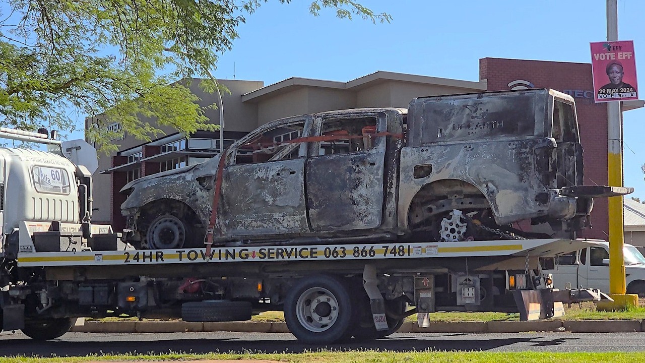 Bakkie burned out and was towed away for inspection