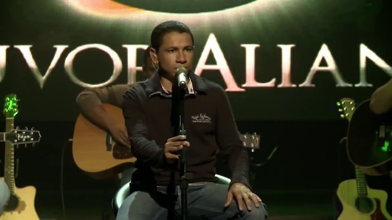 Louvor e Alian&ccedil;a- igreja pequena