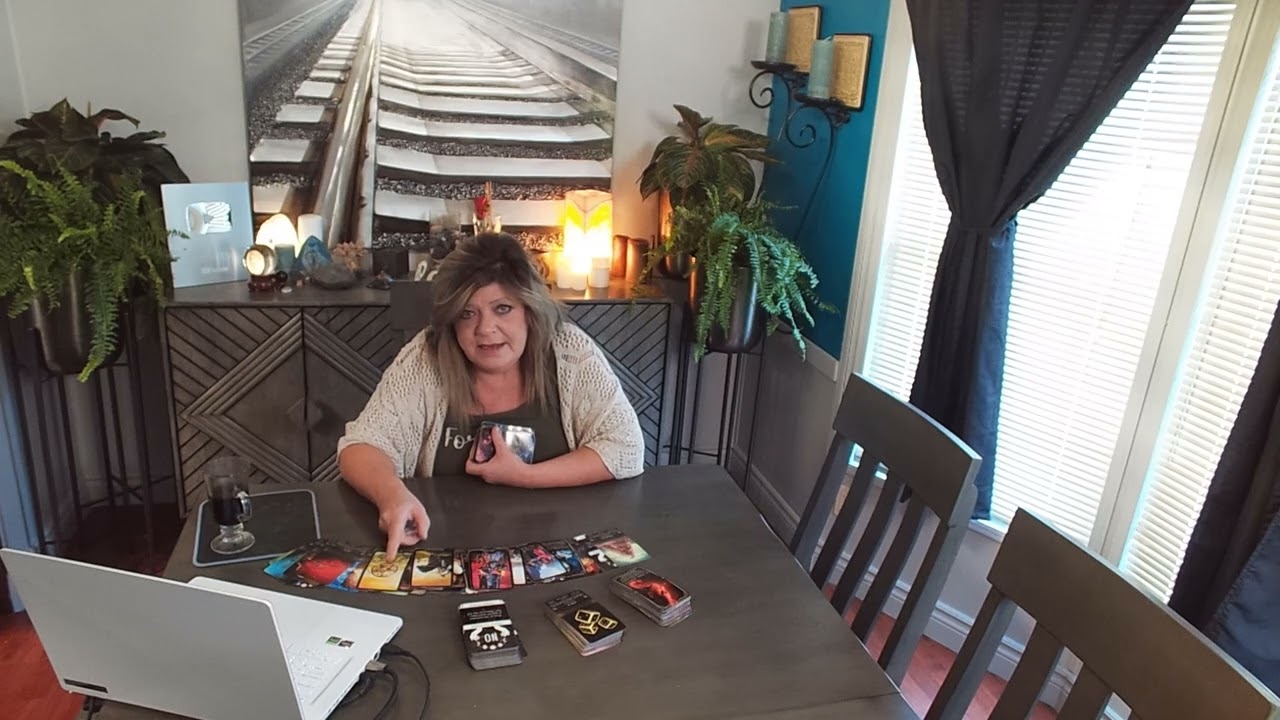 Кармический человек страдает психическим расстройством или раздвоением личности! Он склонен к дра...