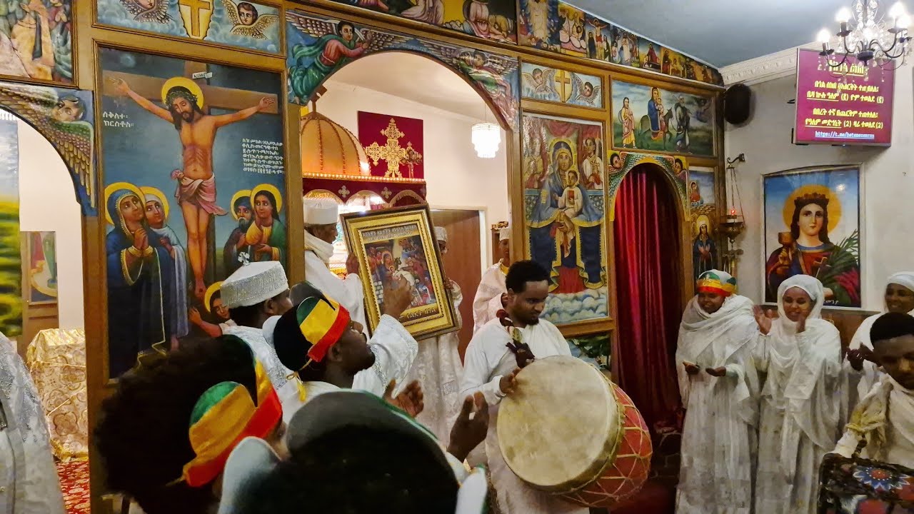 በኮከብ መጹ ሰብአ ሰገል ፣ በጎል ሰከበ በአፅርቅት ተጠብለለ