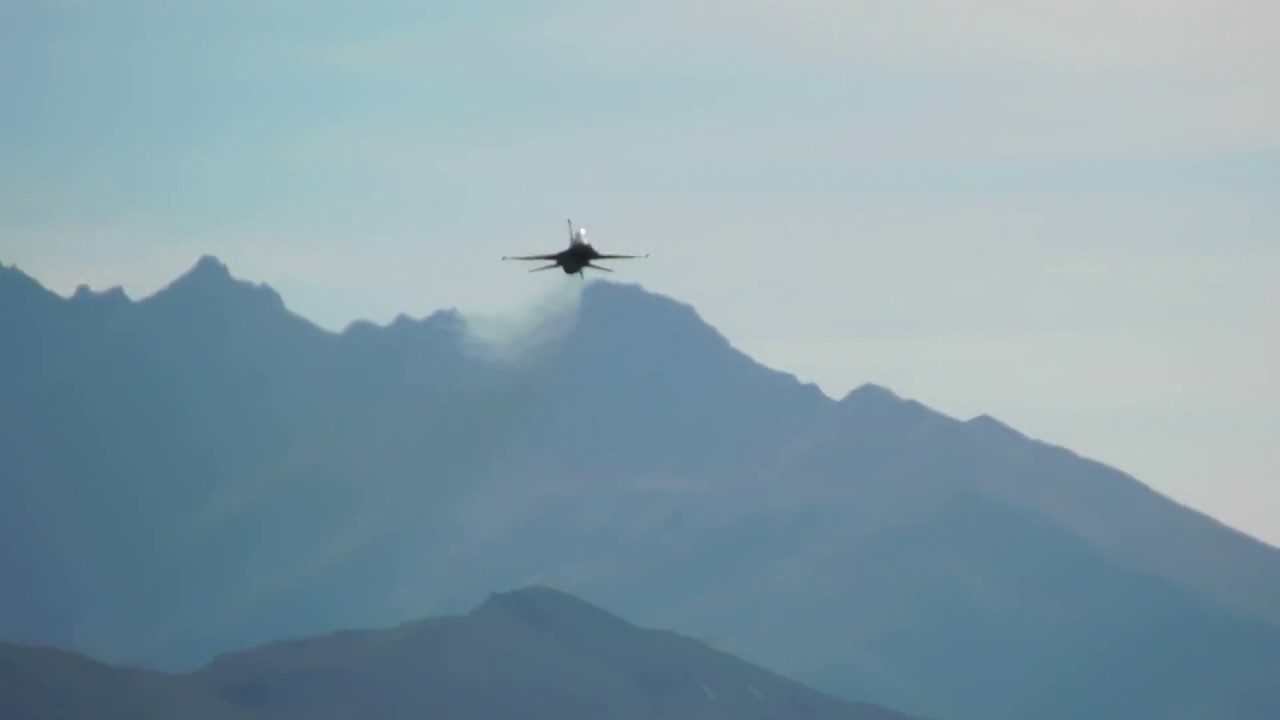 USAF F-16 - High speed pass - Warbirds over Wanaka 2018