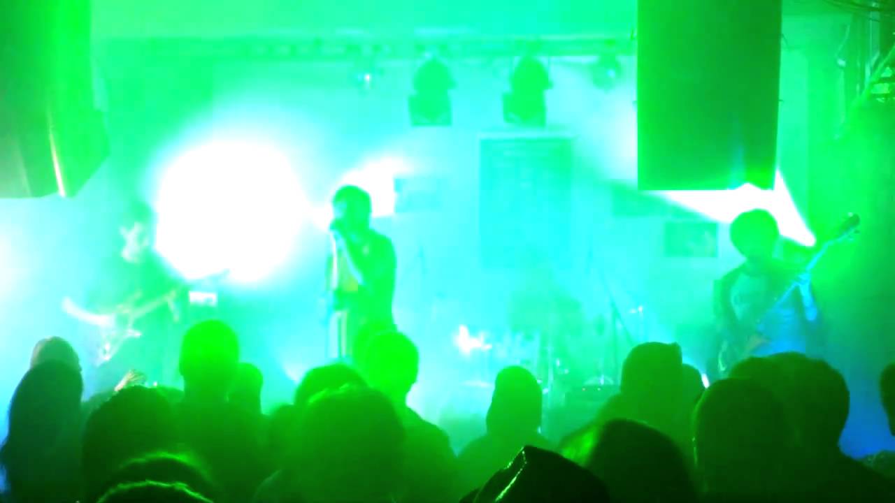White Walls (live in Fabrica 2010)