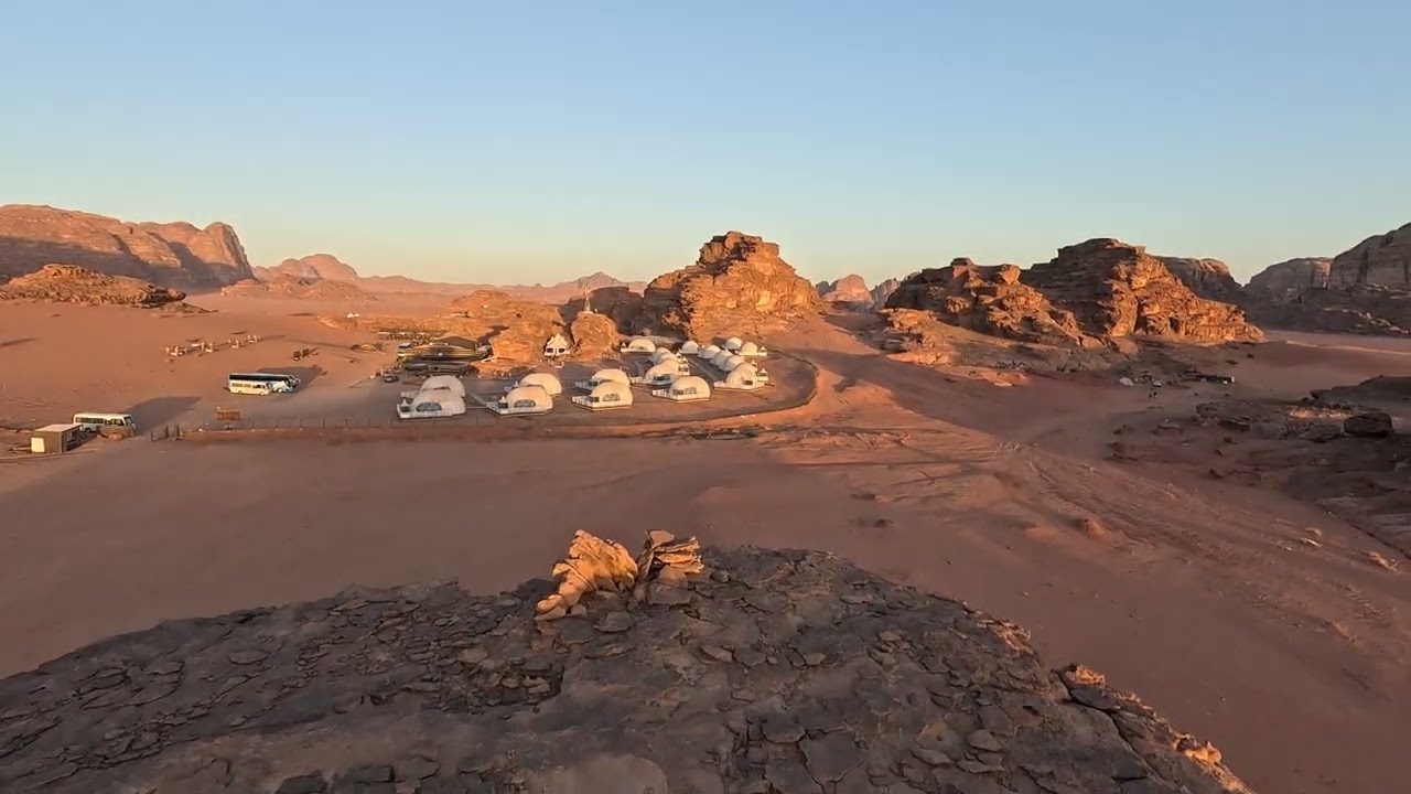 Sono salito su una roccia 🪨 d’arenaria e poi sono sceso #parkour #climbing #wadirum #giordania 
