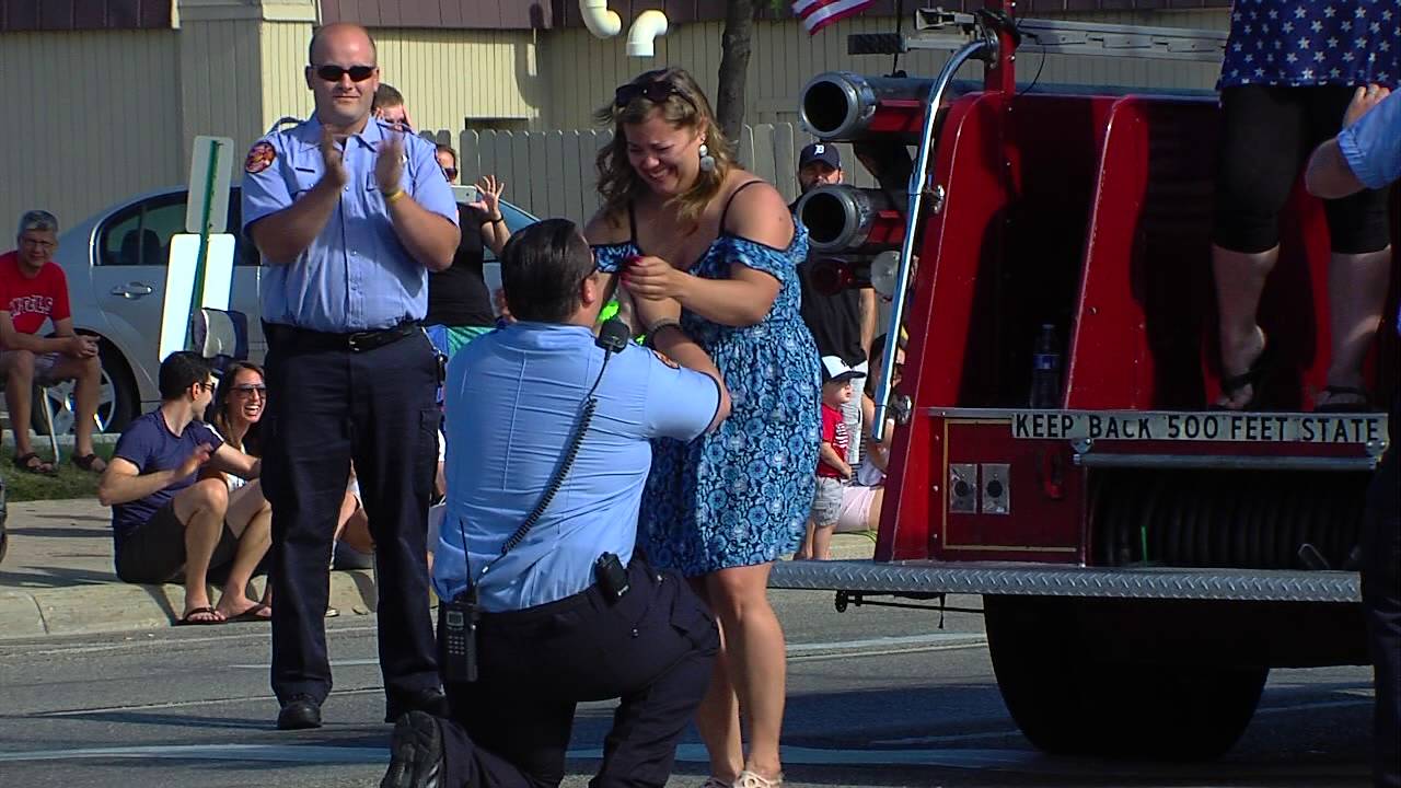 VIDEO: Firefighter proposes to girlfriend during Clawson 4th of July parade