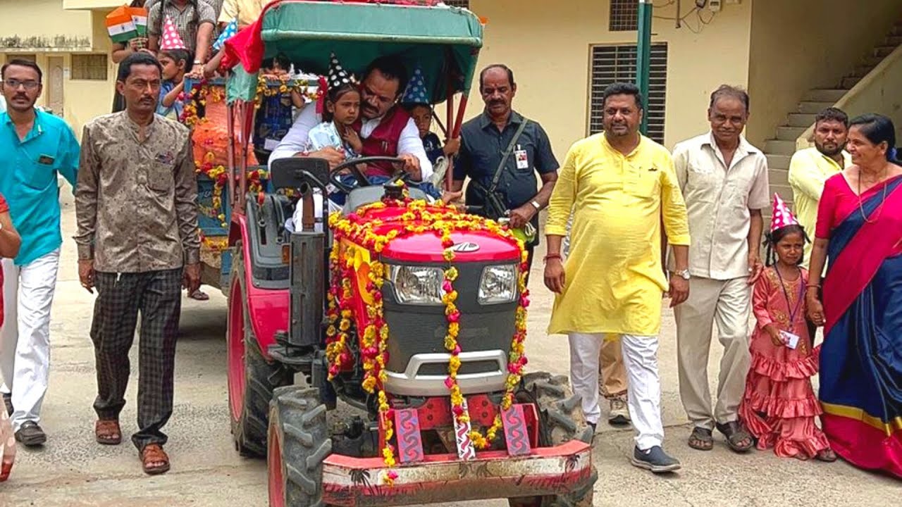 Kheda : જીતુ વાઘાણી જાતે ટ્રેક્ટર ચલાવી બાળકોને લઈ ગયા સ્કૂલે, જુઓ અદભૂત વીડિયો