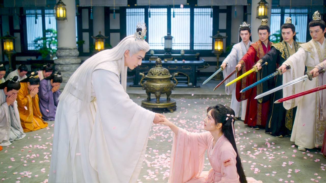 Transmigrated, she chose most useless master💥 actually he is strong, spoiled her into princess
