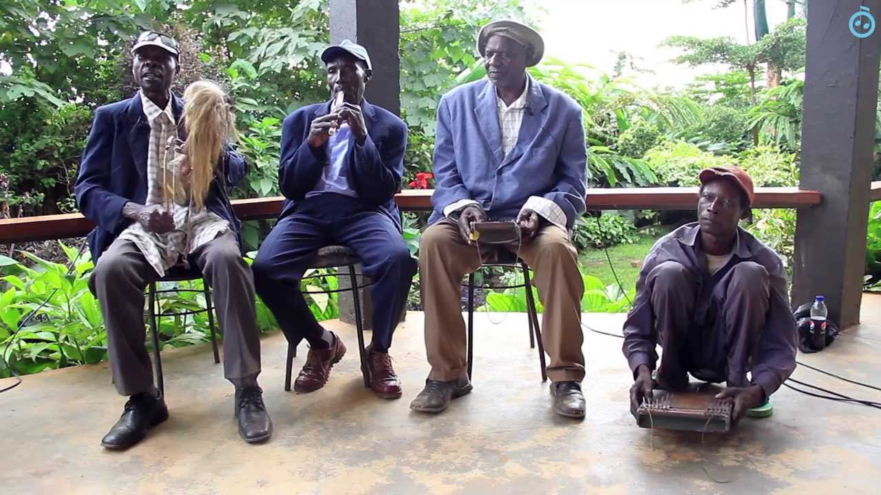 Bakuseka Majja Matta Group - Abalimperekera Baliba Muganda - The Singing Wells project