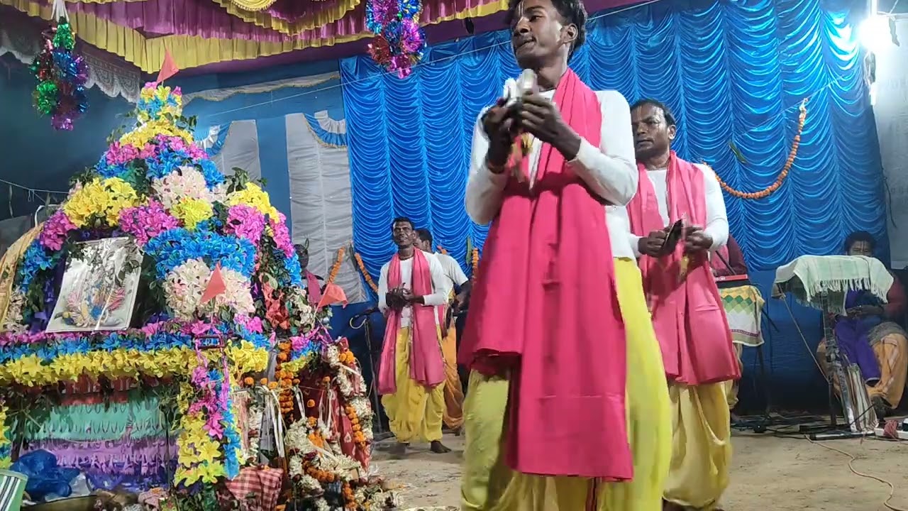 সুন্দর একটি হরে কৃষ্ণ নাম####বেদি গান ####হাজার হাজার ভক্ত ##দেখুন