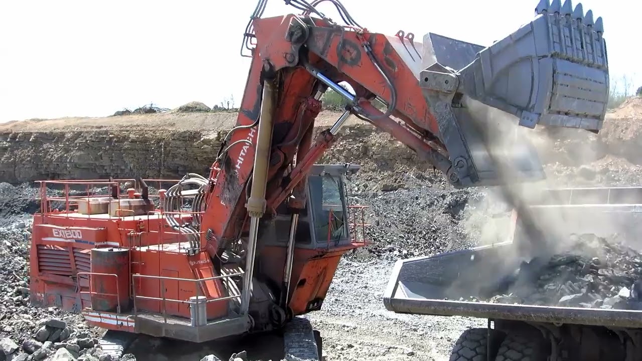 Hitachi EX1800-2 Loading Blasted Rock