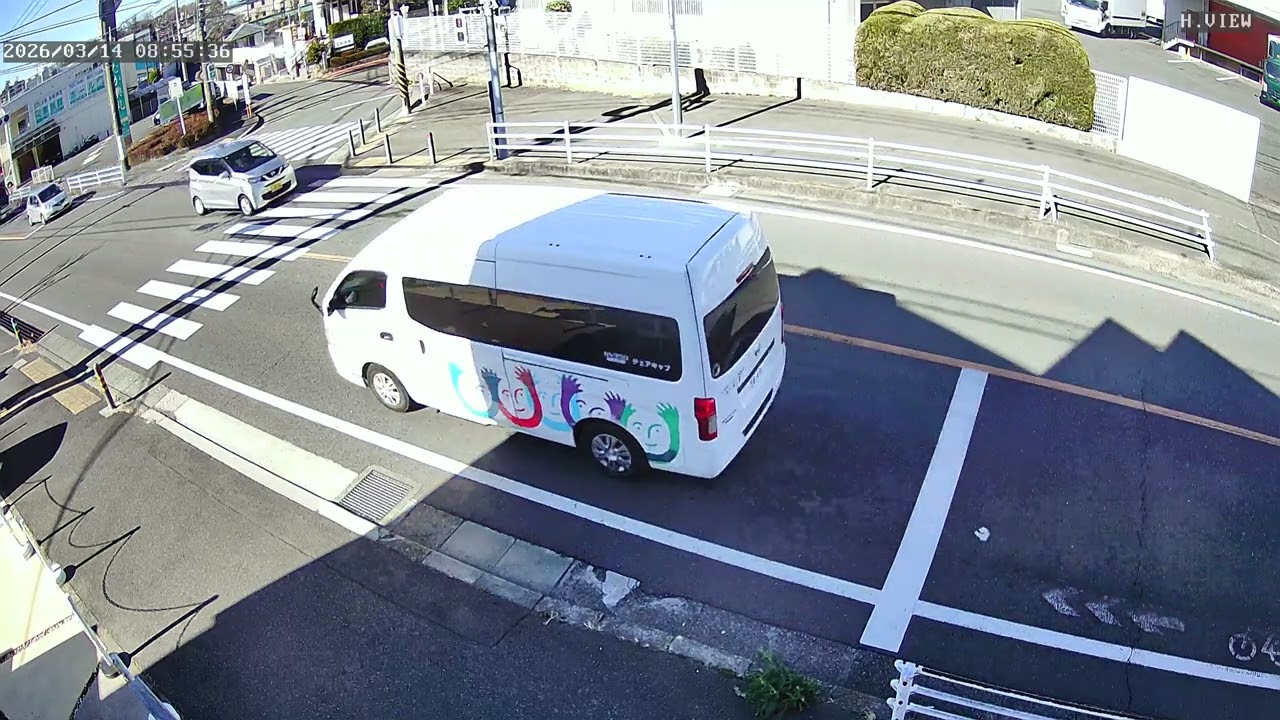 「ライブ配信  厚木街道　泉の森交差点　4Kリアルタイムライブ配信　【12時間ごとに、アーカーブ制作のため、5分～30分程度のスタンバイ時間がございます。】」のコピー
