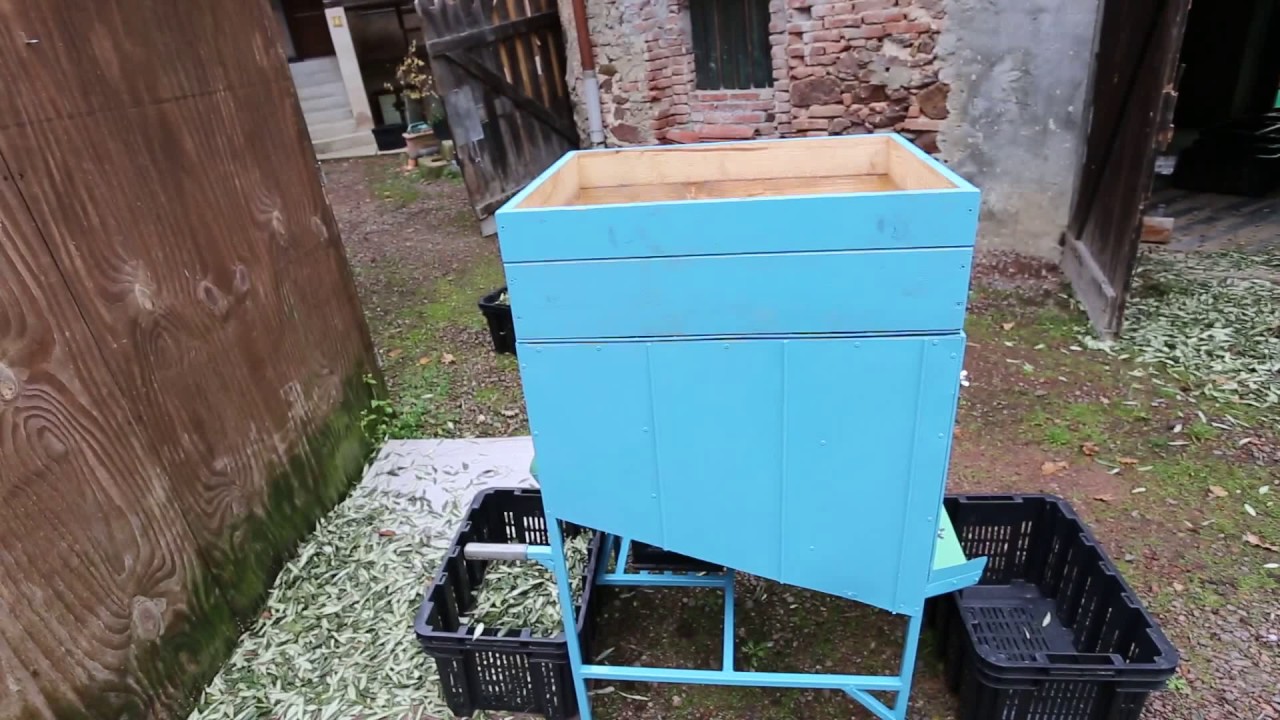 Defogliatrice autocostruita per  olive