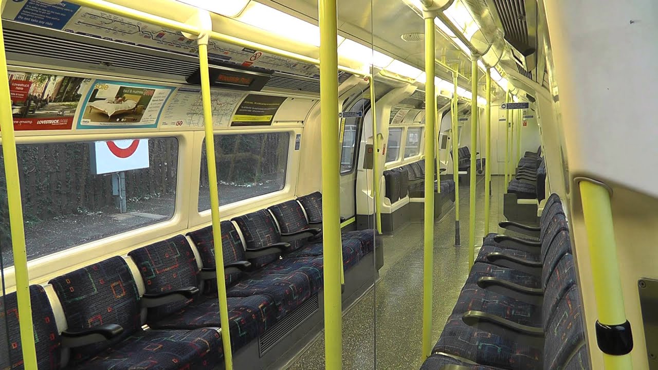 Northern Line 1995TS 51520 From Totteridge & Whetstone to West Finchley