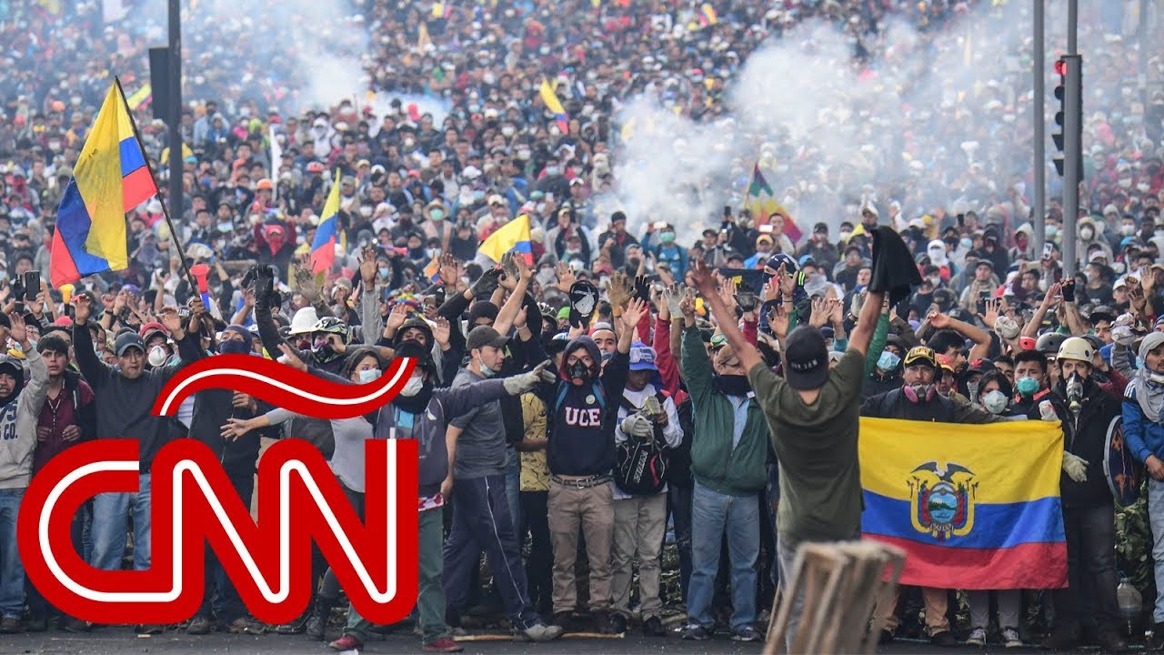 Quito huele a humo y gases lacrim&oacute;genos: la violencia escal&oacute; pese a mensaje de Len&iacute;n Moreno