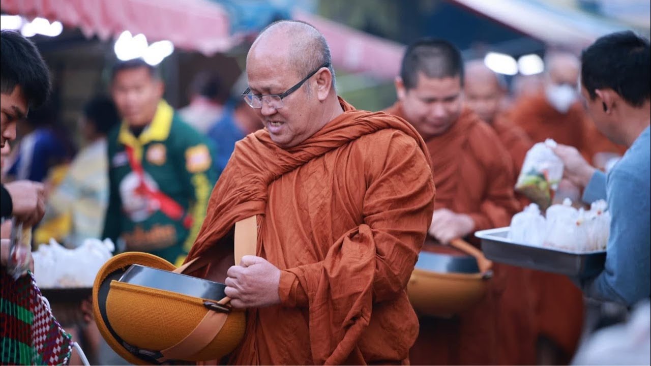 พระสิ้นคิด รับบิณฑบาต ตลาดช่องเม็ก 28/1/2569 #พระสิ้นคิด #สนทนาธรรม #วัดป่าบ่อน้ำพระอินทร์