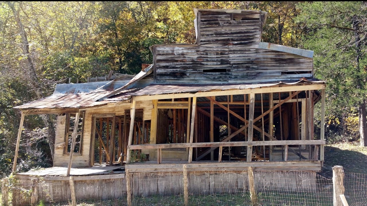 Backpacking to a Ghost Town Cemetery, Ozark Mountains, AR, USA