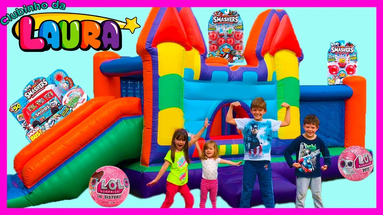 LAURINHA BRINCANDO DE GINCANA NO BRINQUEDO INFLÁVEL GIGANTE - Jéssica Godar e Laurinha e Helena