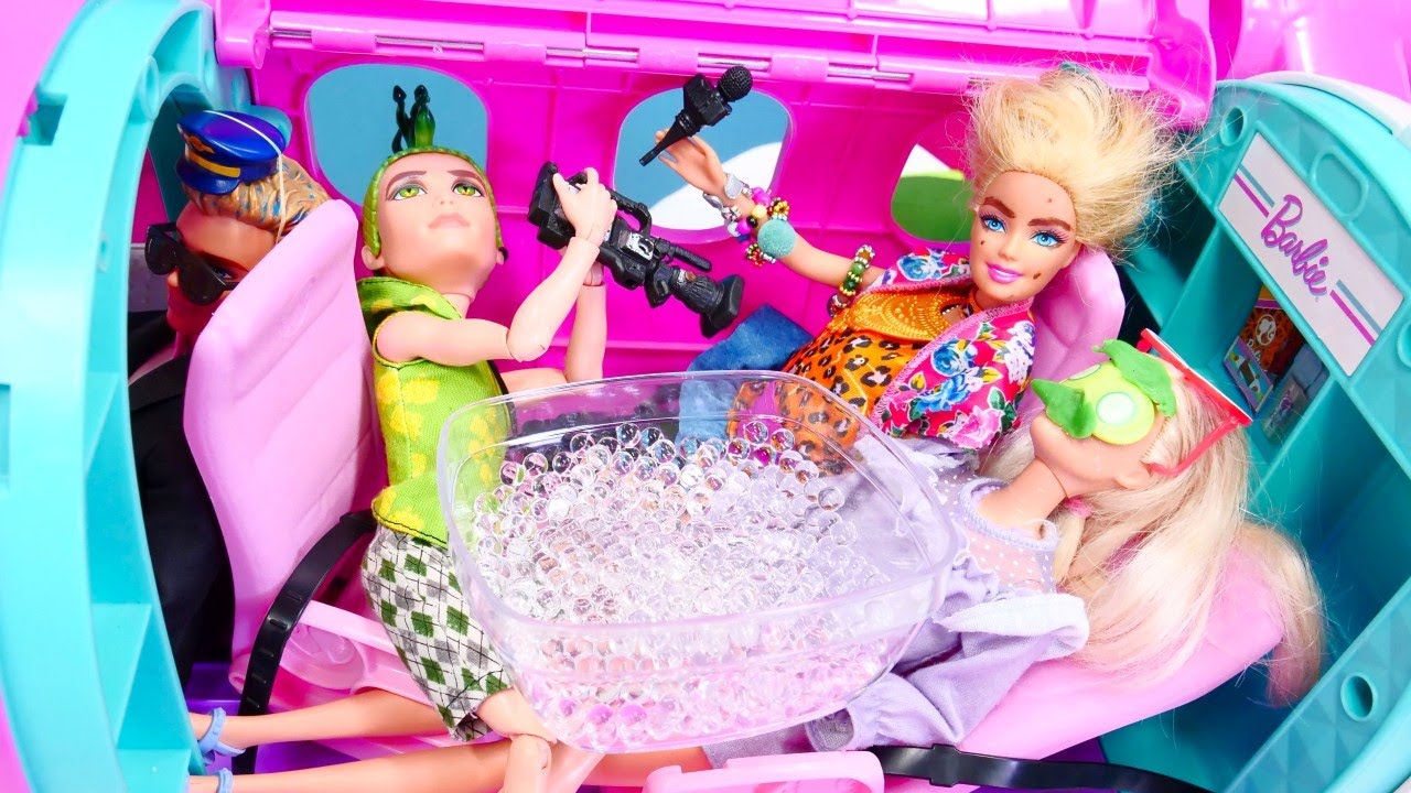 Barbie oyuncak bebekler. Pink Hava Yolları uçakta televizyon çekimi gerçekleşiyor!