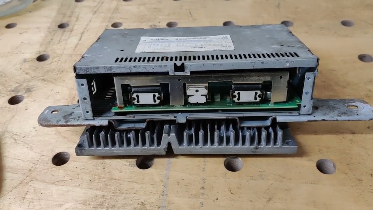 Saab 93. amplifier not working/white noise. simple fix .