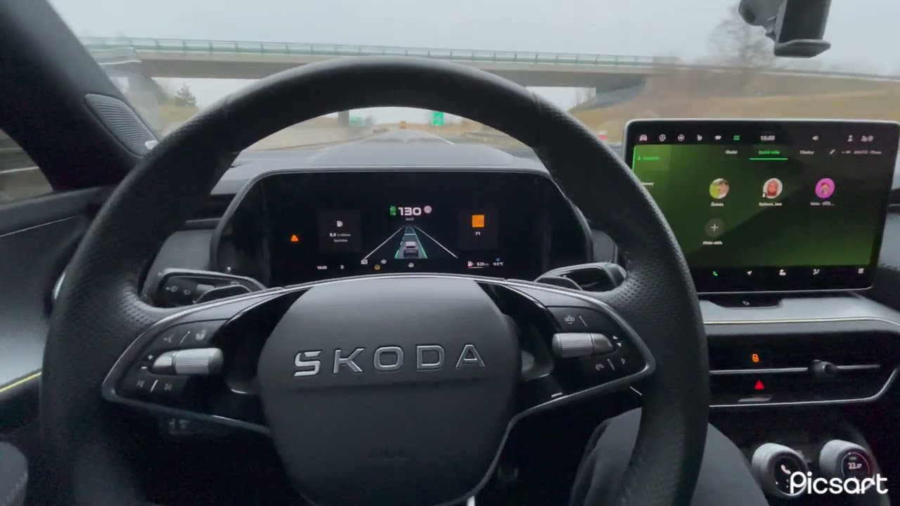 Škoda Kodiaq Sport (2025) - Travel Assist, ACC během jízdy na dálnici