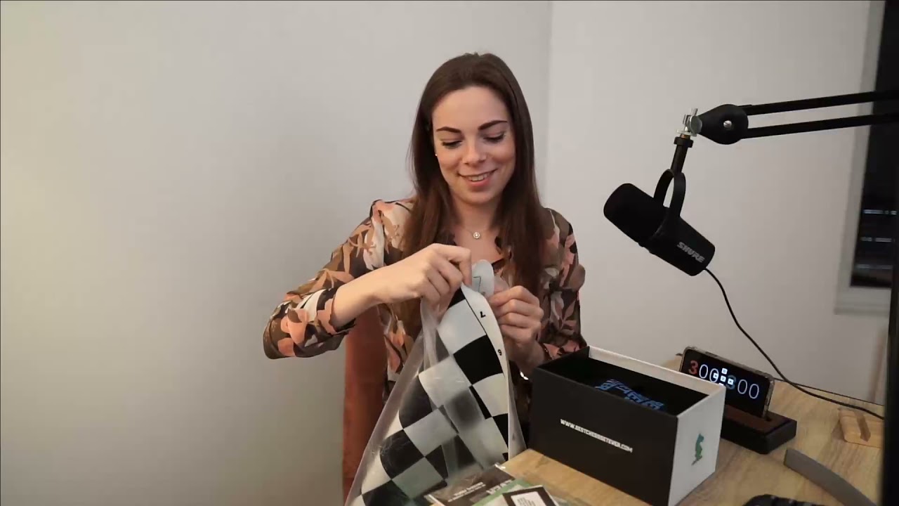 Famous Grandmaster Dina Belenkaya: Tempest Clock + Best Chess Set Ever