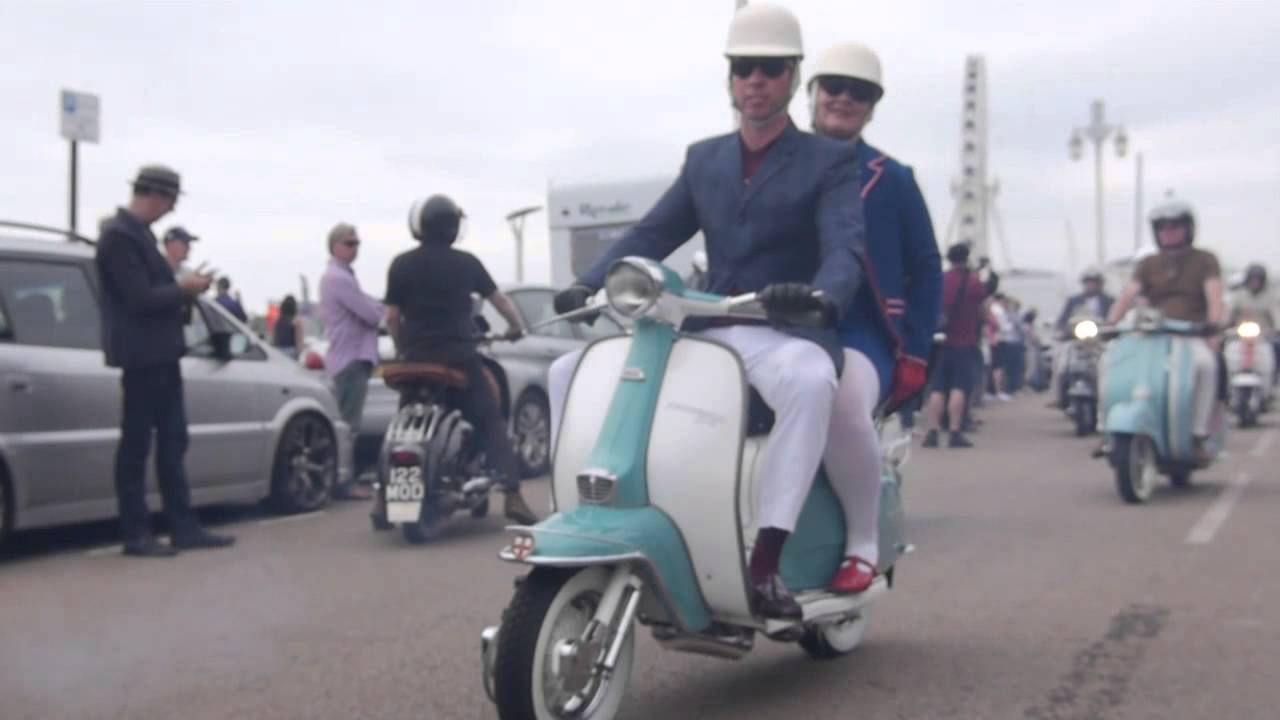 Brighton Mod Weekender 2015- Scooter Cruise Departure