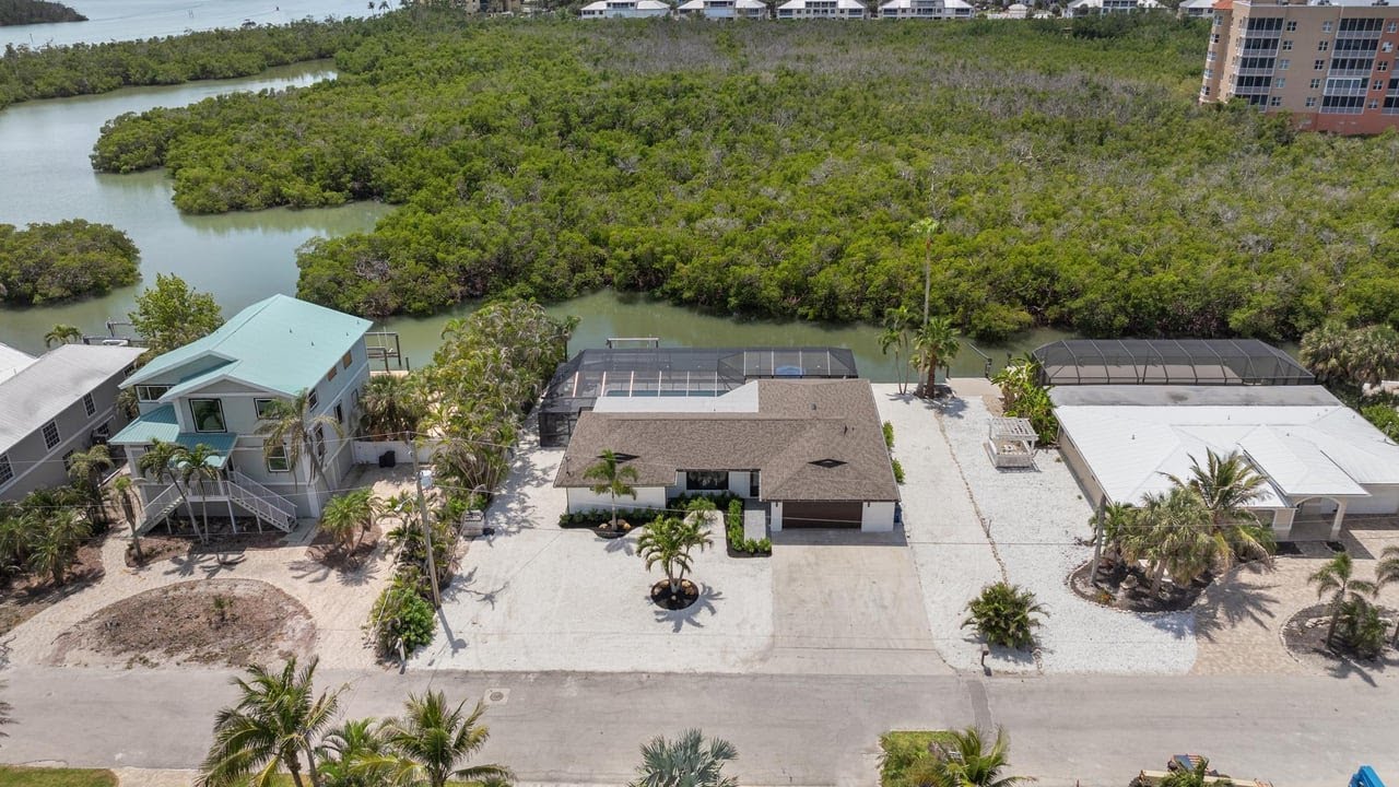 52 Fairview Blvd, Fort Myers Beach, FL
