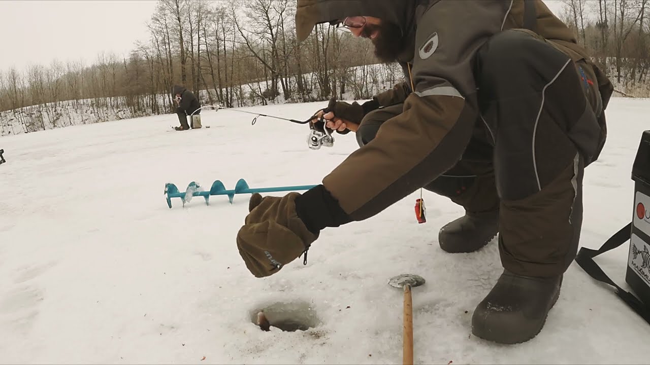 Poledinė žvejyba. Sunkiai kimbanti žuvis.