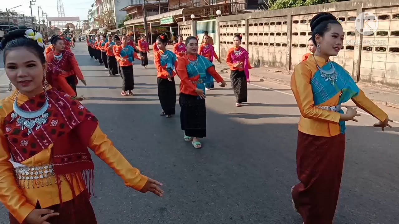 พิธีอัญเชิญพระบรมสารีริกธาตุ แบบโบราณของภาคอีสาน