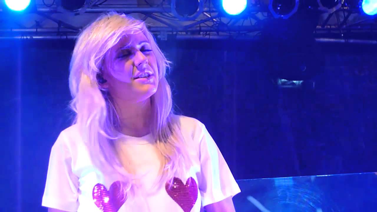 Ellie Goulding - Hanging On - Live in Cologne - Essigfabrik - 12.05.2013