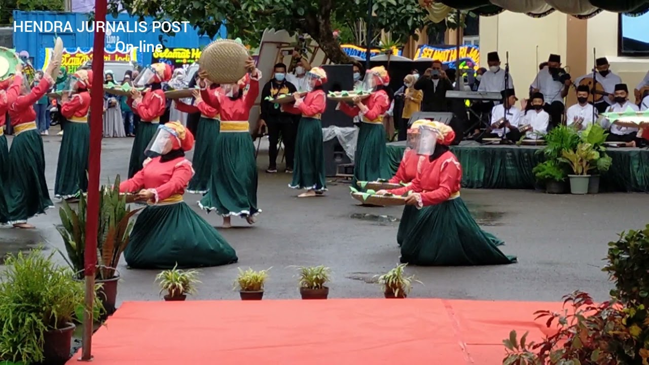 BUPATI HST DAN WAKIL DI ANTAR NAIK NAGA Dlm Momen 62 TAHUN HARI JADI KABUPATEN HULU SUNGAI TENGAH.