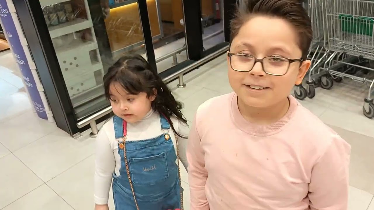 اليوم انا ويوسف وايلا جربنا اكل اسيويه اكل كوري وصيني 😭😭😭
