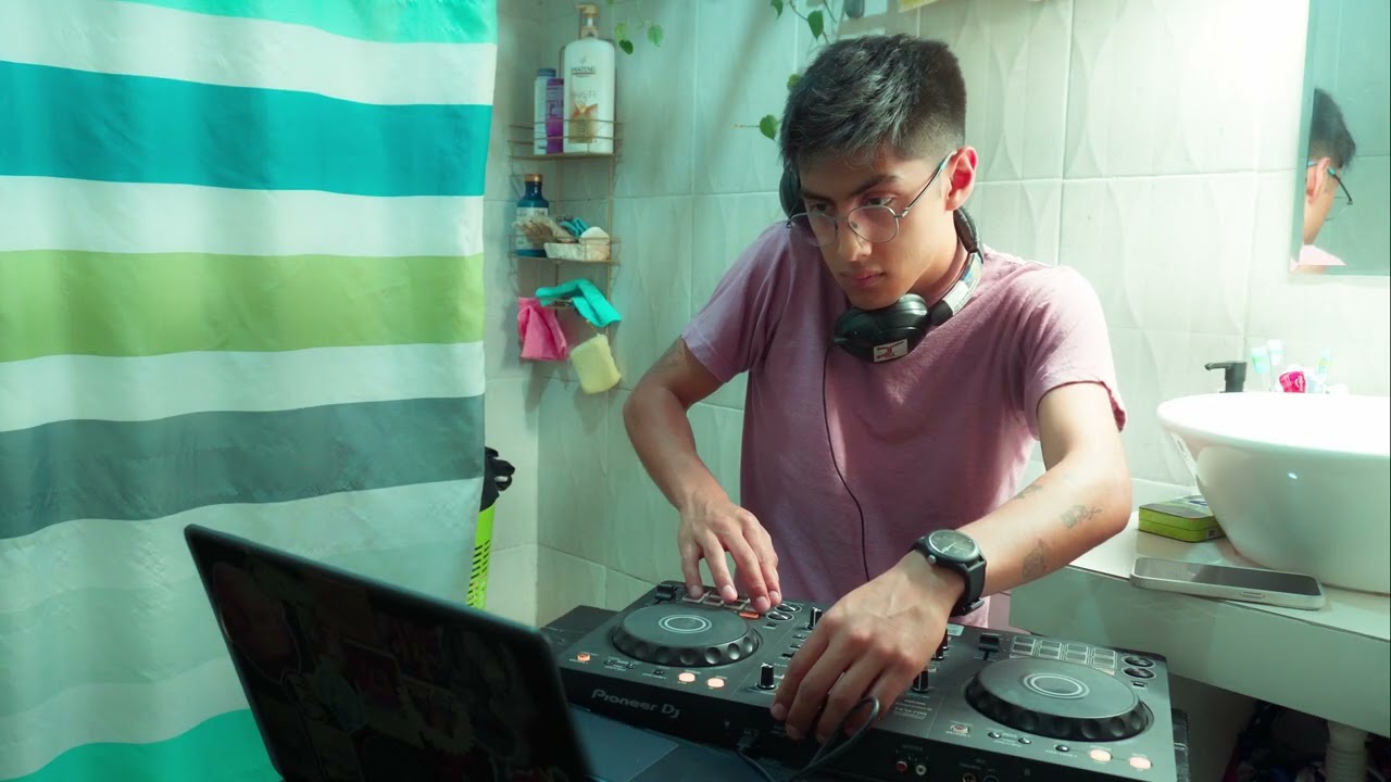 Toilette Room (DJ Set)